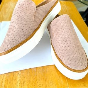 Dakota Ccocci Slides in Blush size 9